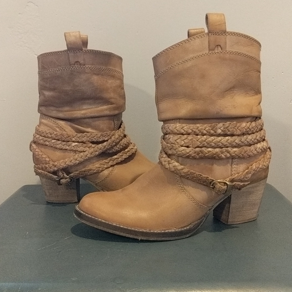 Dingo women's shouch tan leather boots